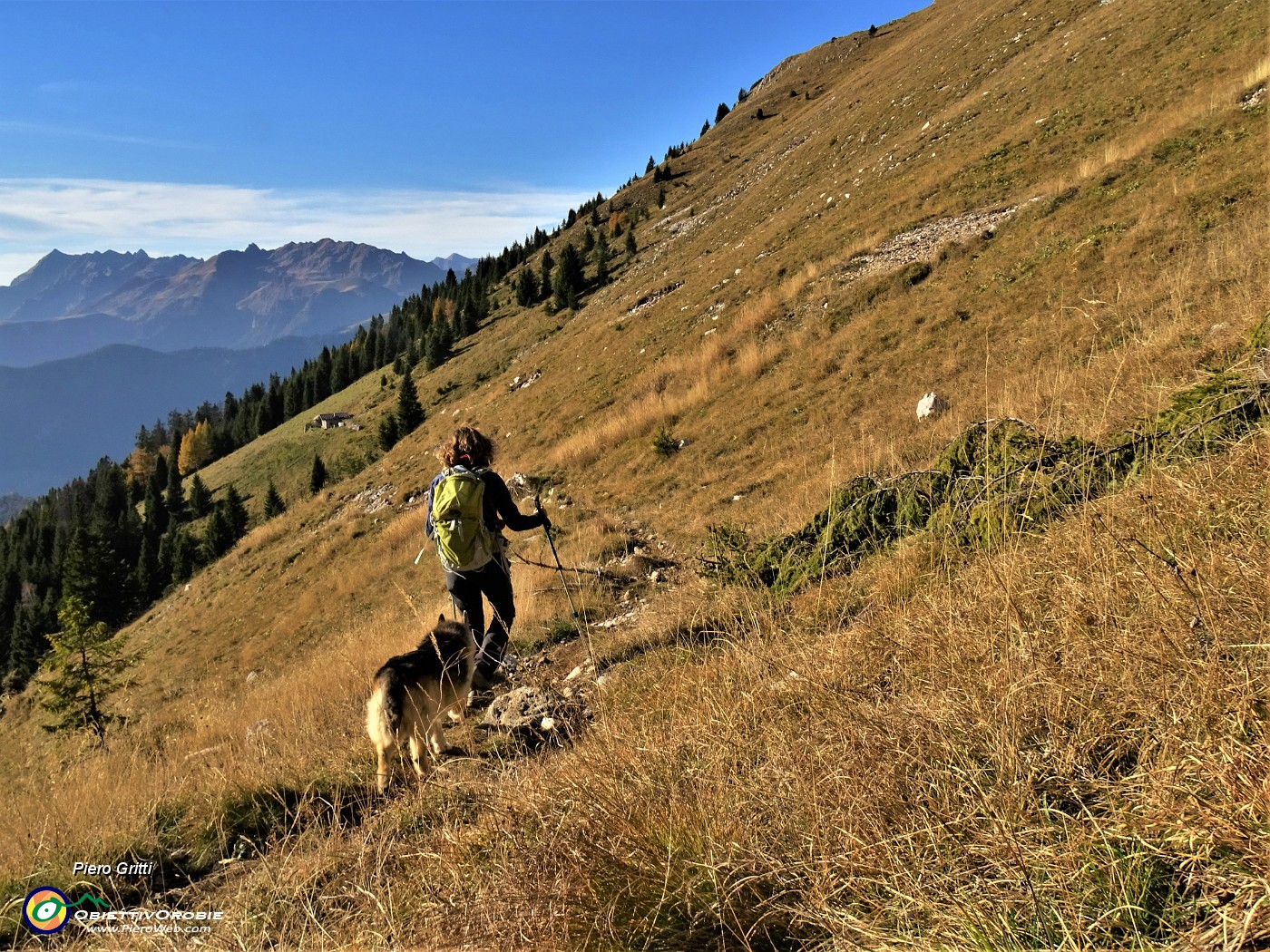 64 Dal Passo di Monte Colle (1856 m) scendiamo a Piazzatorre sul sent. 118.JPG